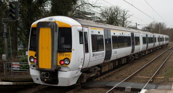 UK: Prototype battery-powered train carries passengers for first time